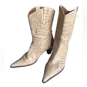 CUPLÉ Alligator Print Pointy Tow Heeled Ankle Boots